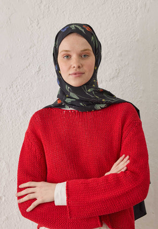 Strawberry Patterned Hijab Black