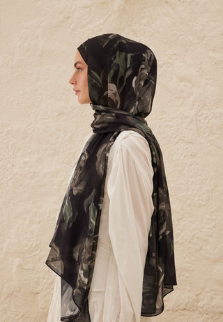 Summer Rose Patterned Rami Hijab Black