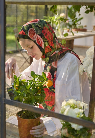 Garden Rose Pattern Hijab Red