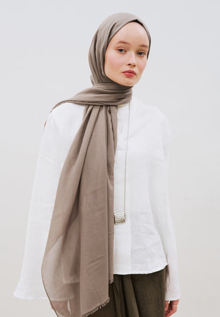Dünner Baumwoll-Voile-Hijab Staubbraun